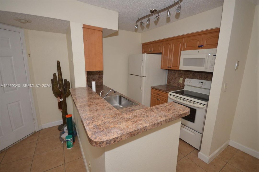 For Rent: $2,000 (2 beds, 2 baths, 1100 Square Feet)