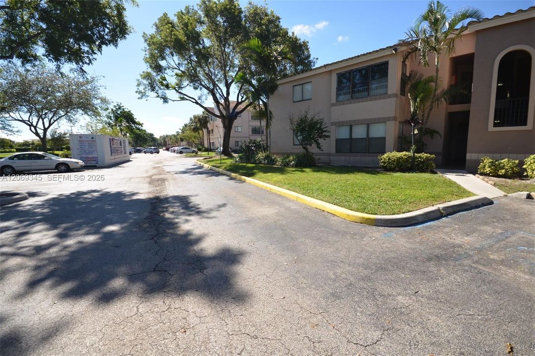 For Rent: $2,000 (2 beds, 2 baths, 1100 Square Feet)