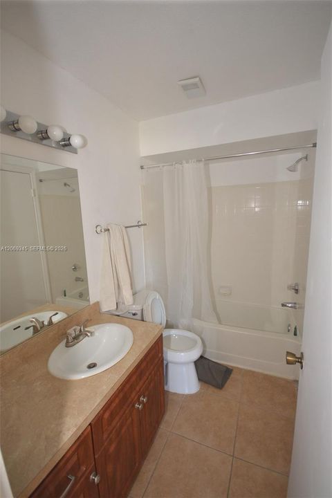 For Rent: $2,000 (2 beds, 2 baths, 1100 Square Feet)