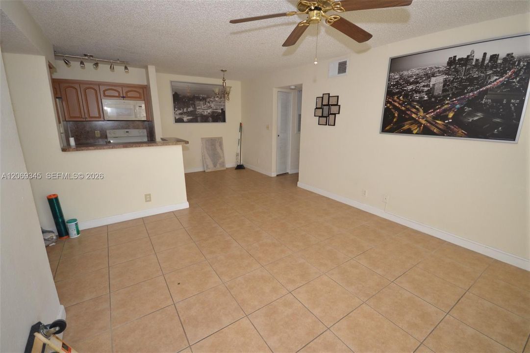 For Rent: $2,000 (2 beds, 2 baths, 1100 Square Feet)