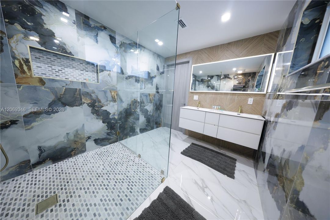 В аренду: $17,000 (6 спален, 4 ванн, 3500 Квадратных фут)