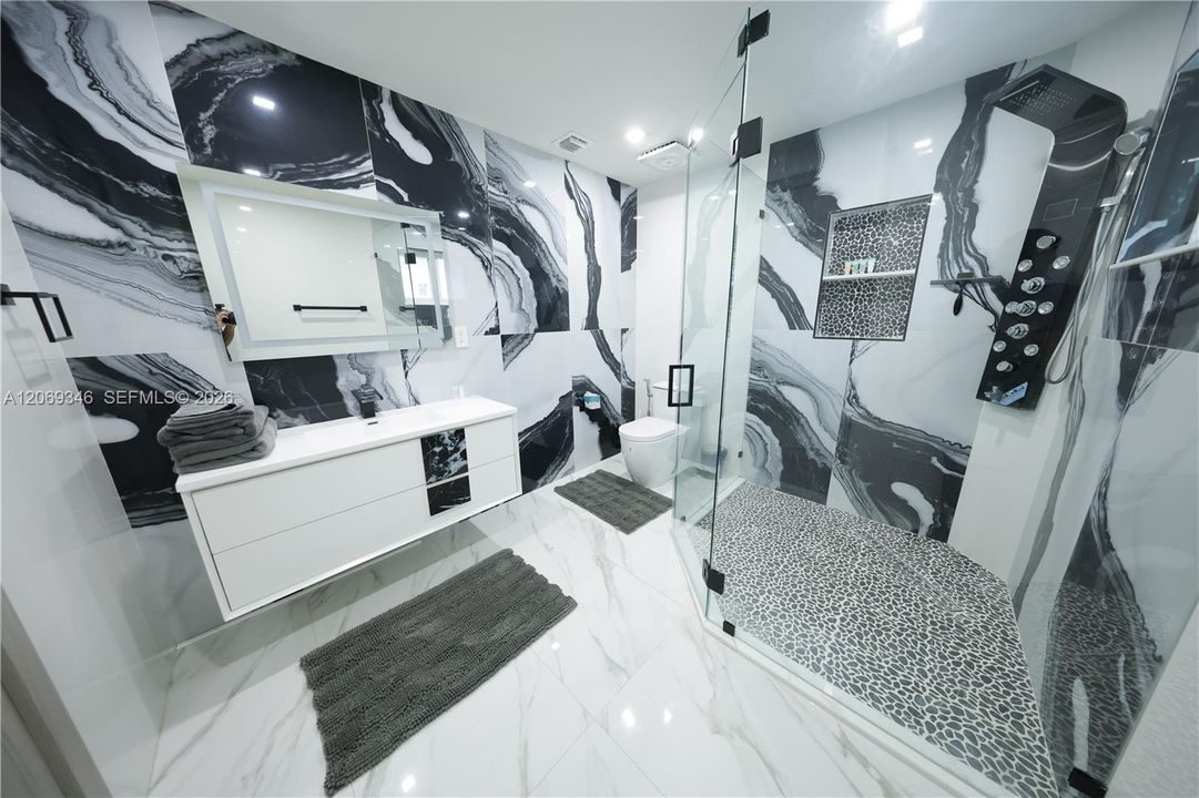 В аренду: $17,000 (6 спален, 4 ванн, 3500 Квадратных фут)