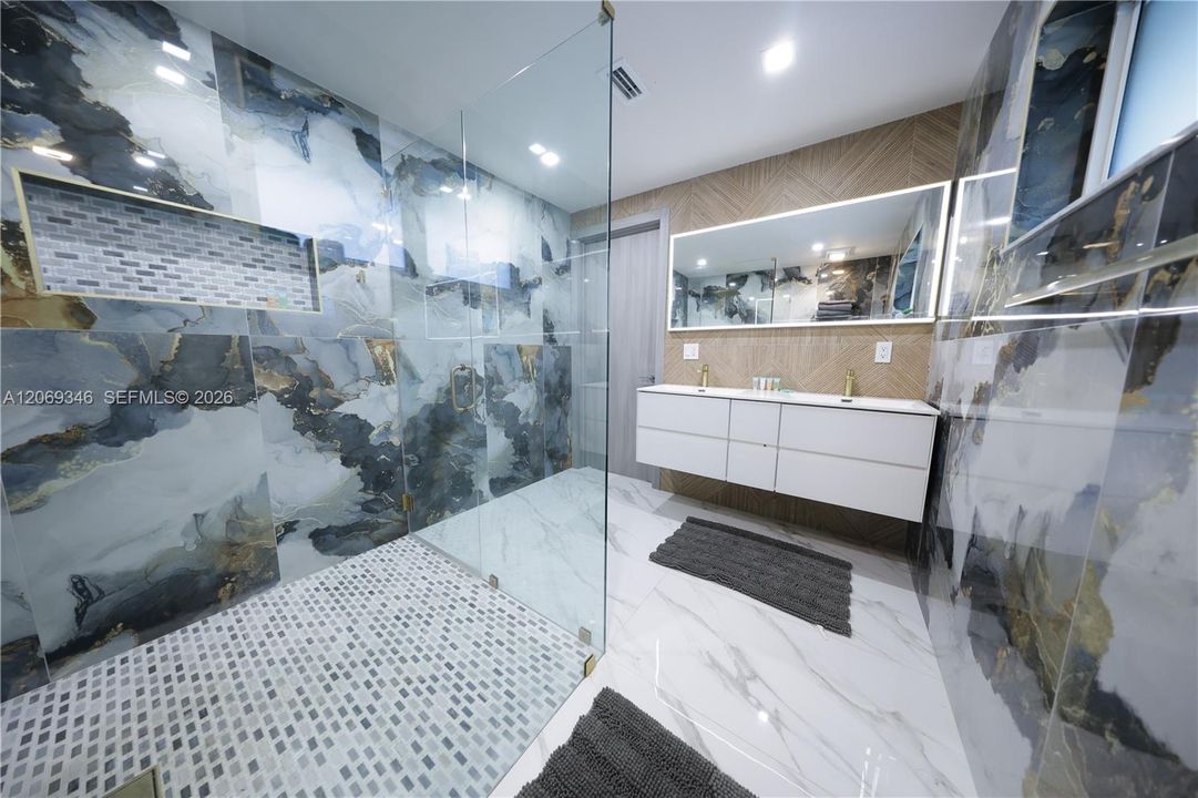 В аренду: $17,000 (6 спален, 4 ванн, 3500 Квадратных фут)