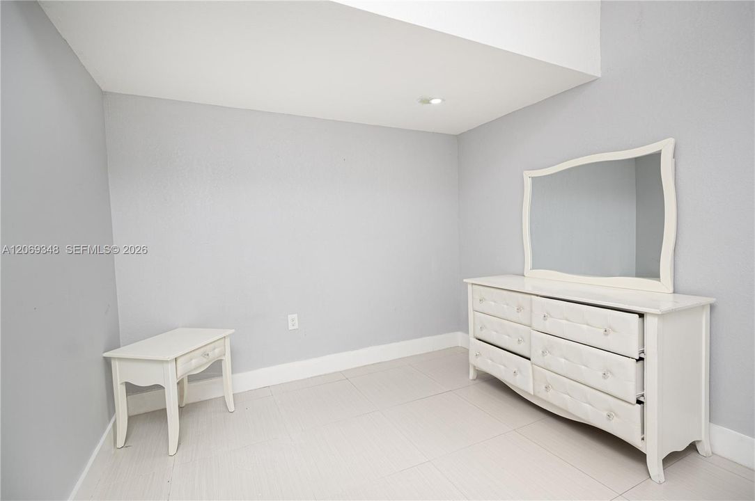 For Rent: $3,100 (4 beds, 2 baths, 2545 Square Feet)