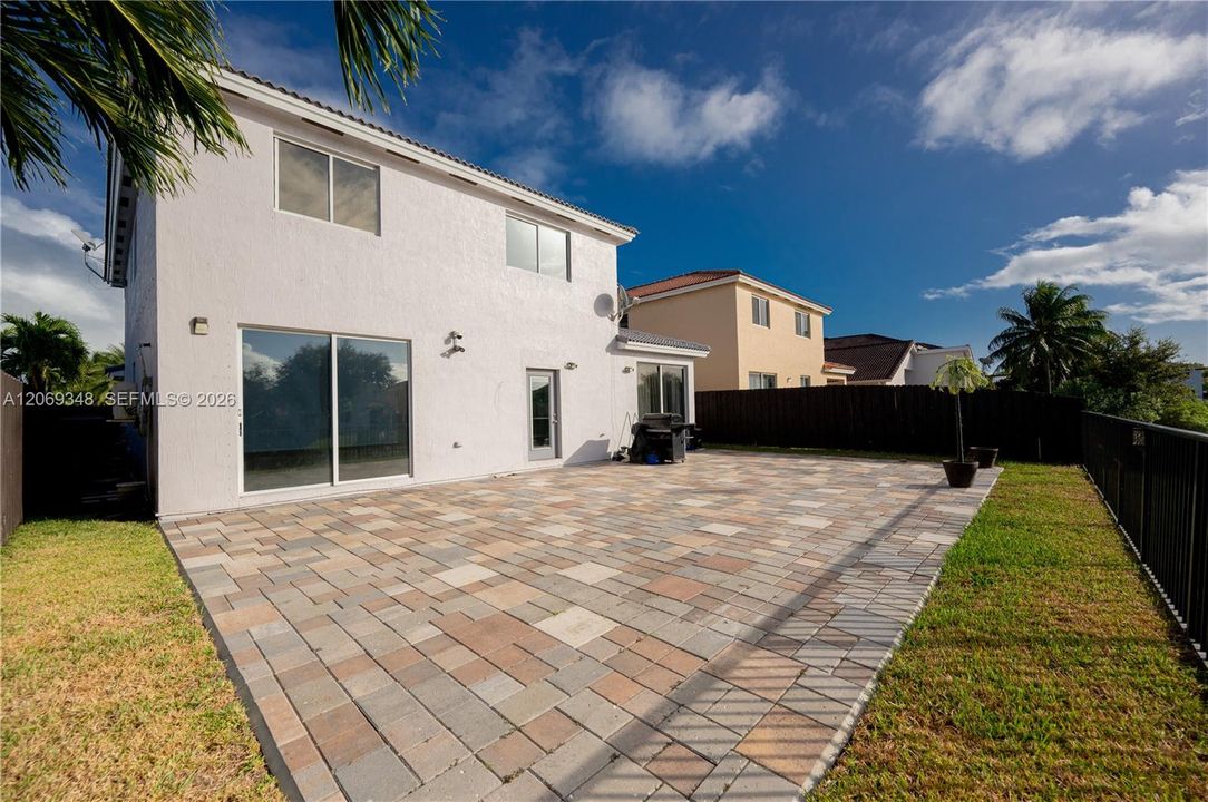 For Rent: $3,100 (4 beds, 2 baths, 2545 Square Feet)