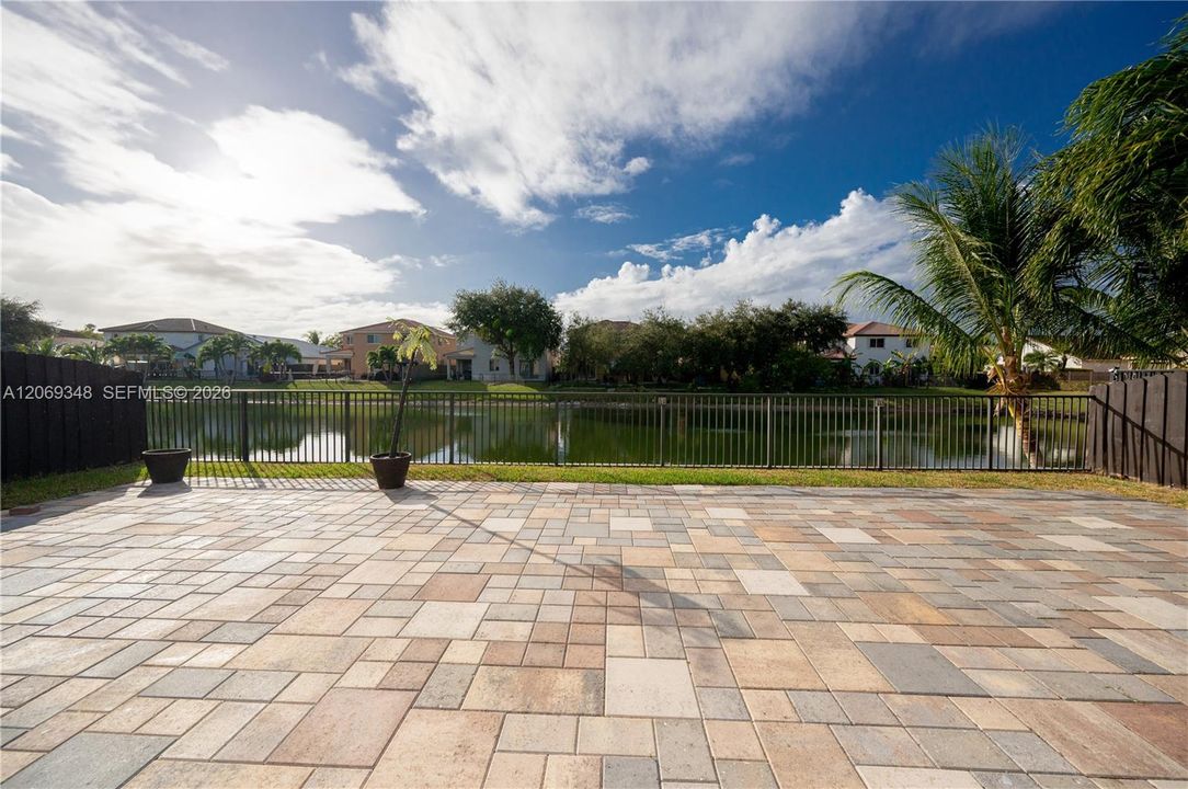 For Rent: $3,100 (4 beds, 2 baths, 2545 Square Feet)