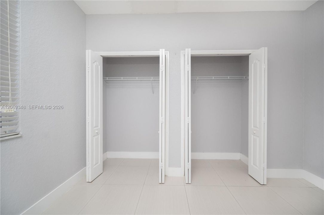 For Rent: $3,100 (4 beds, 2 baths, 2545 Square Feet)