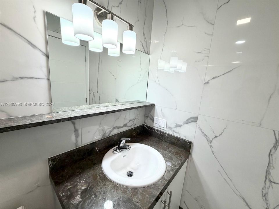 En Renta: $1,800 (0 camas, 1 baños, 2198 Pies cuadrados)
