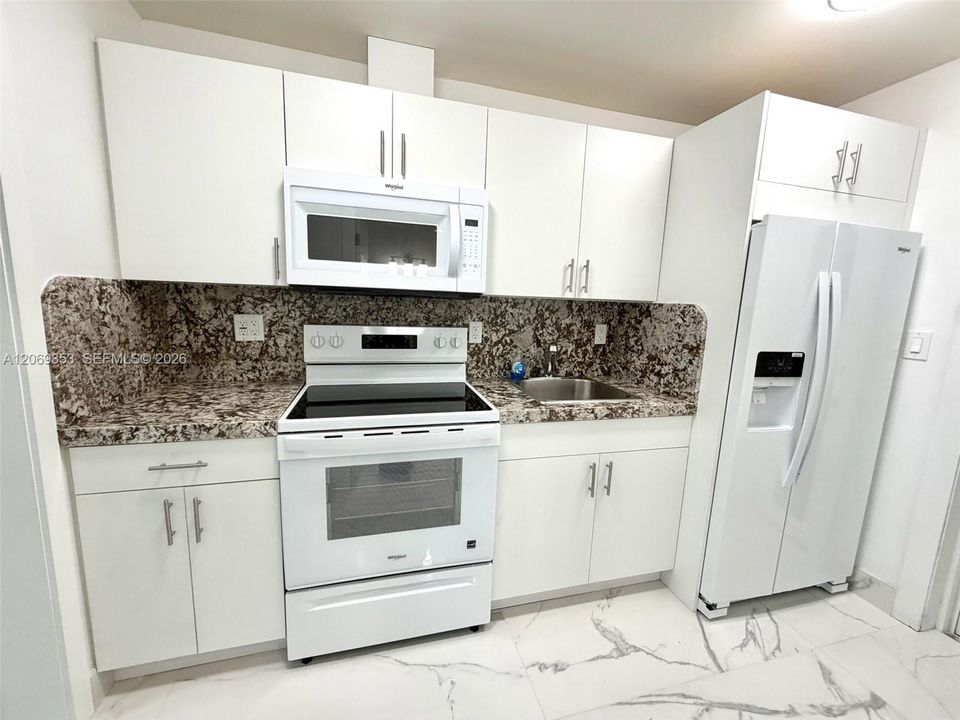 En Renta: $1,800 (0 camas, 1 baños, 2198 Pies cuadrados)
