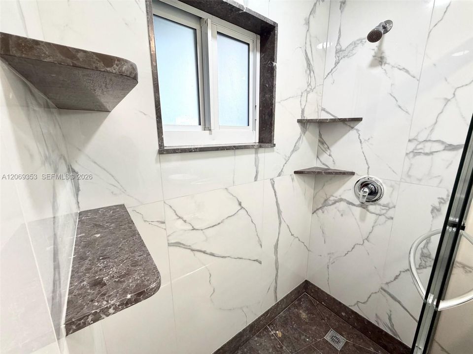 En Renta: $1,800 (0 camas, 1 baños, 2198 Pies cuadrados)