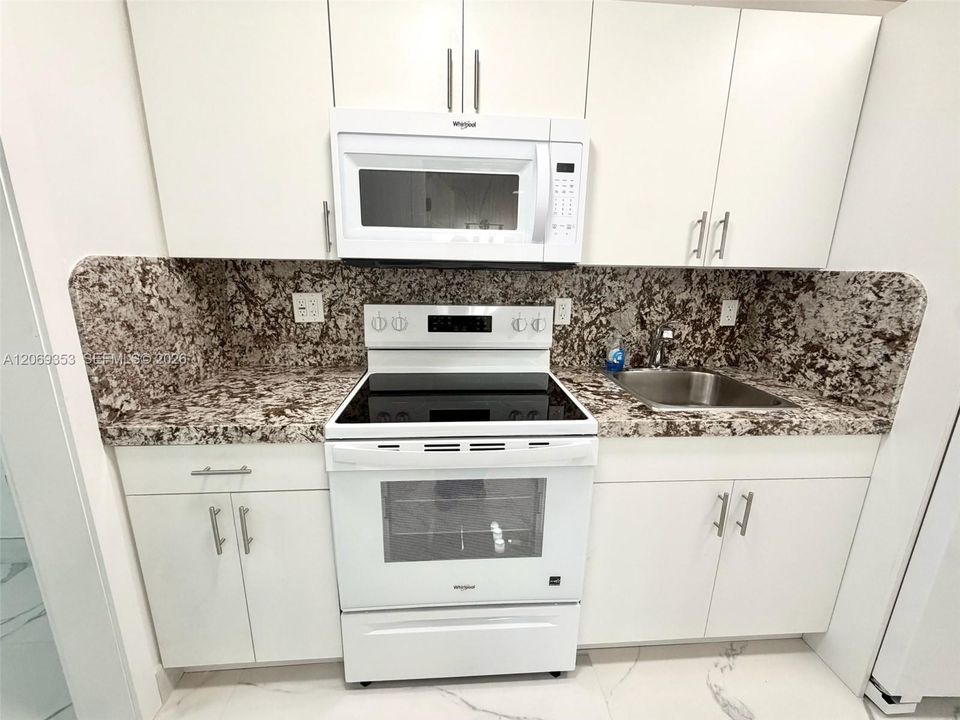 En Renta: $1,800 (0 camas, 1 baños, 2198 Pies cuadrados)