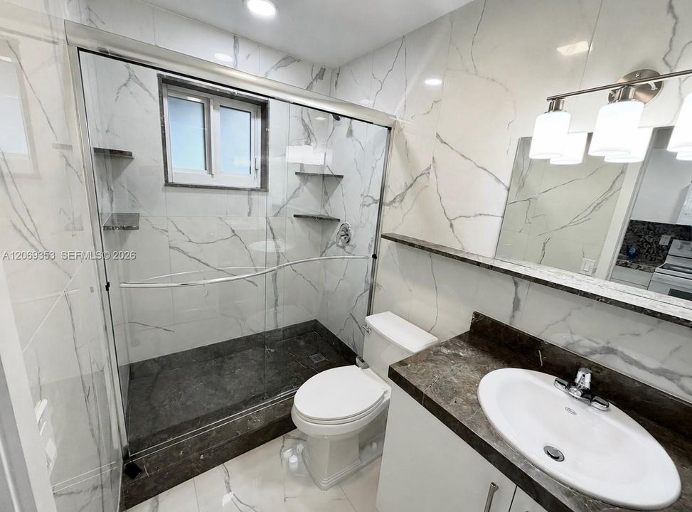 En Renta: $1,800 (0 camas, 1 baños, 2198 Pies cuadrados)