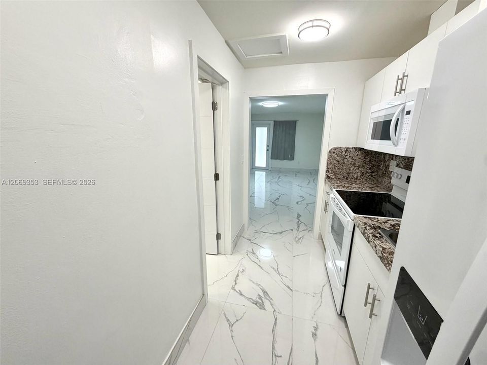 En Renta: $1,800 (0 camas, 1 baños, 2198 Pies cuadrados)