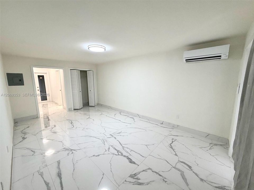 En Renta: $1,800 (0 camas, 1 baños, 2198 Pies cuadrados)