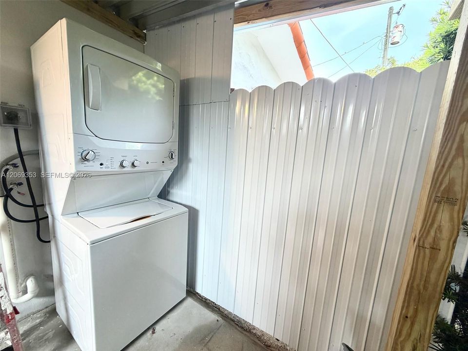 En Renta: $1,800 (0 camas, 1 baños, 2198 Pies cuadrados)