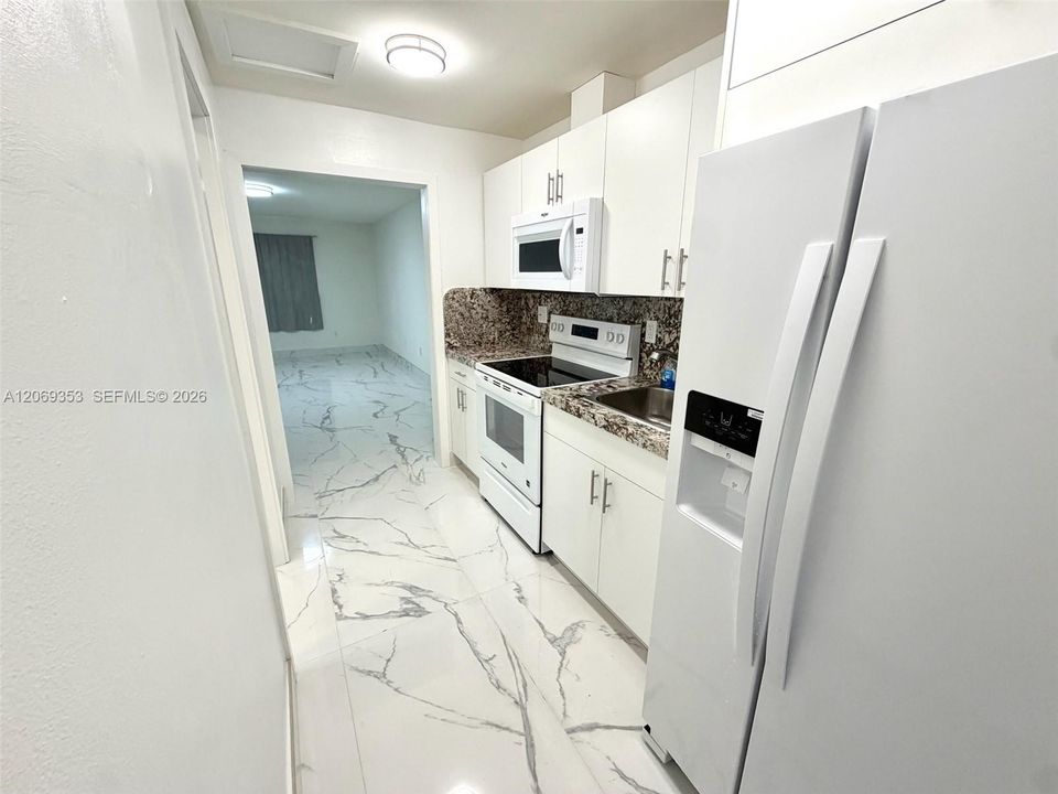 En Renta: $1,800 (0 camas, 1 baños, 2198 Pies cuadrados)