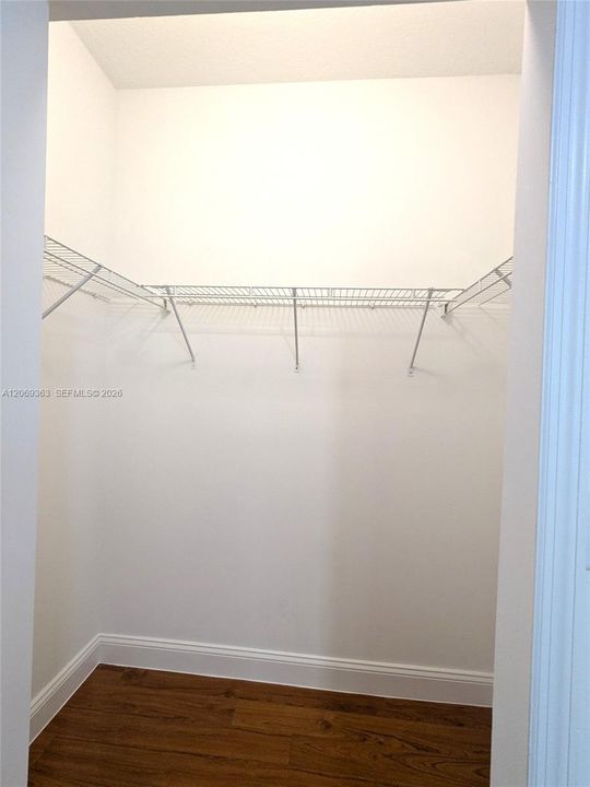 Walking Closet