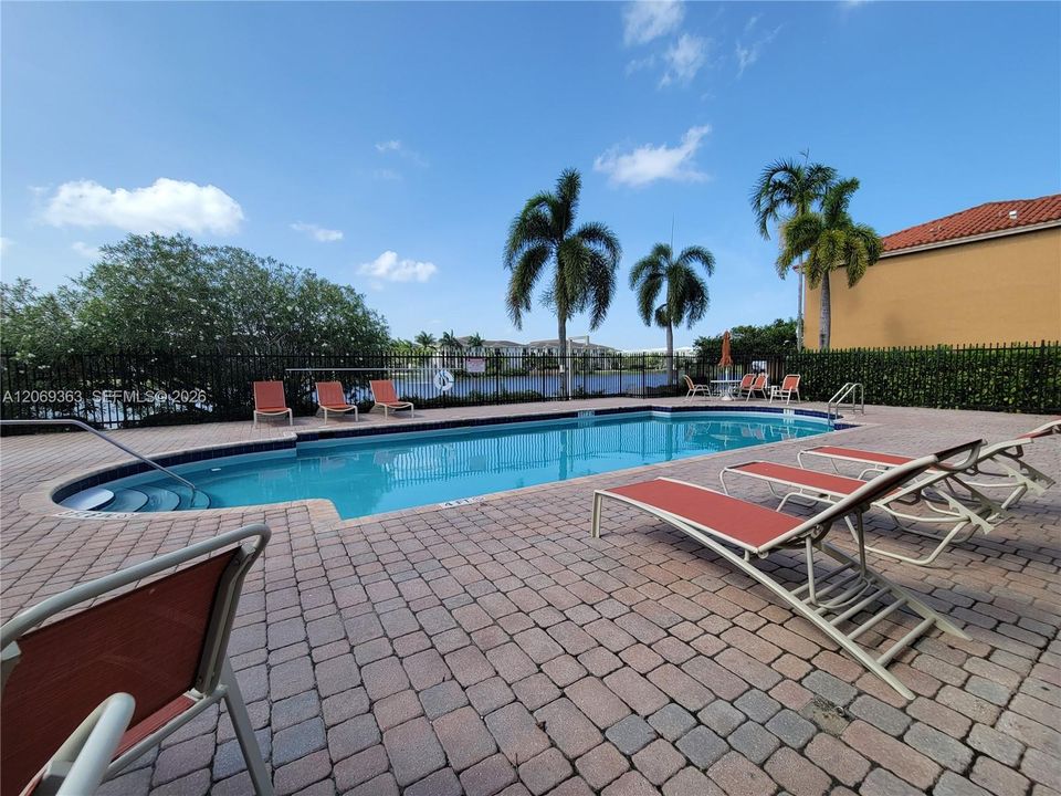 For Rent: $2,800 (3 beds, 2 baths, 1396 Square Feet)