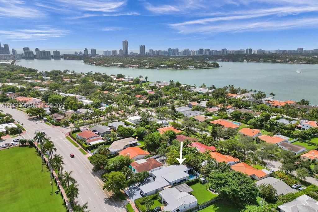 For Sale: $2,300,000 (3 beds, 2 baths, 2286 Square Feet)