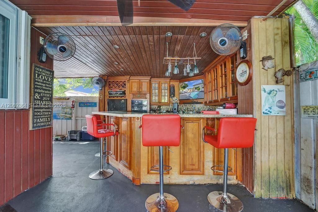 For Sale: $2,300,000 (3 beds, 2 baths, 2286 Square Feet)