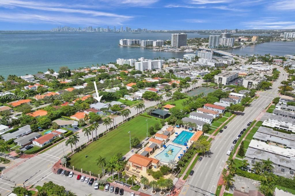 For Sale: $2,300,000 (3 beds, 2 baths, 2286 Square Feet)