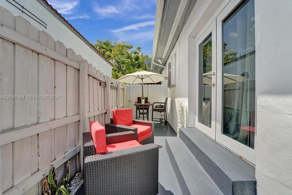 For Sale: $2,300,000 (3 beds, 2 baths, 2286 Square Feet)