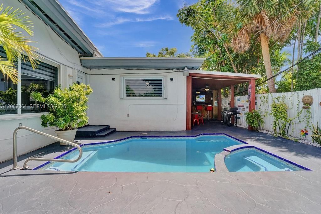 For Sale: $2,300,000 (3 beds, 2 baths, 2286 Square Feet)
