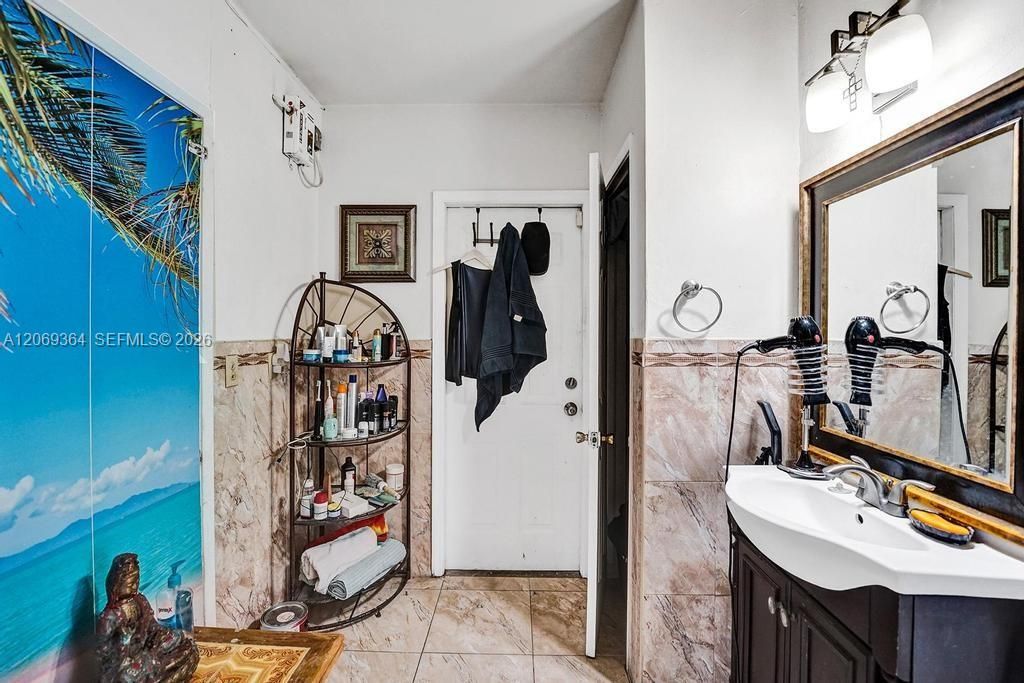 For Sale: $2,300,000 (3 beds, 2 baths, 2286 Square Feet)