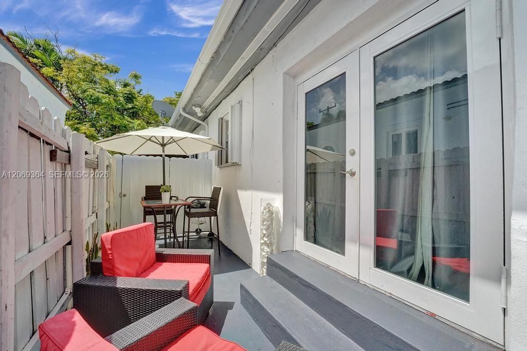 For Sale: $2,300,000 (3 beds, 2 baths, 2286 Square Feet)