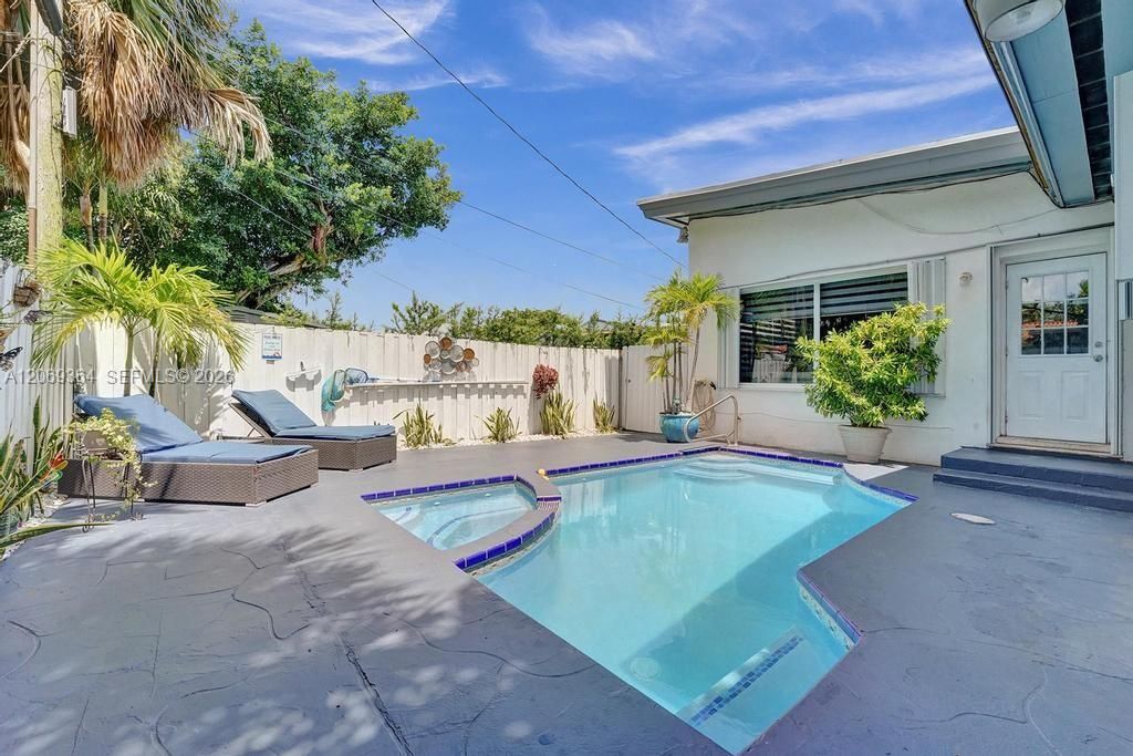 For Sale: $2,300,000 (3 beds, 2 baths, 2286 Square Feet)
