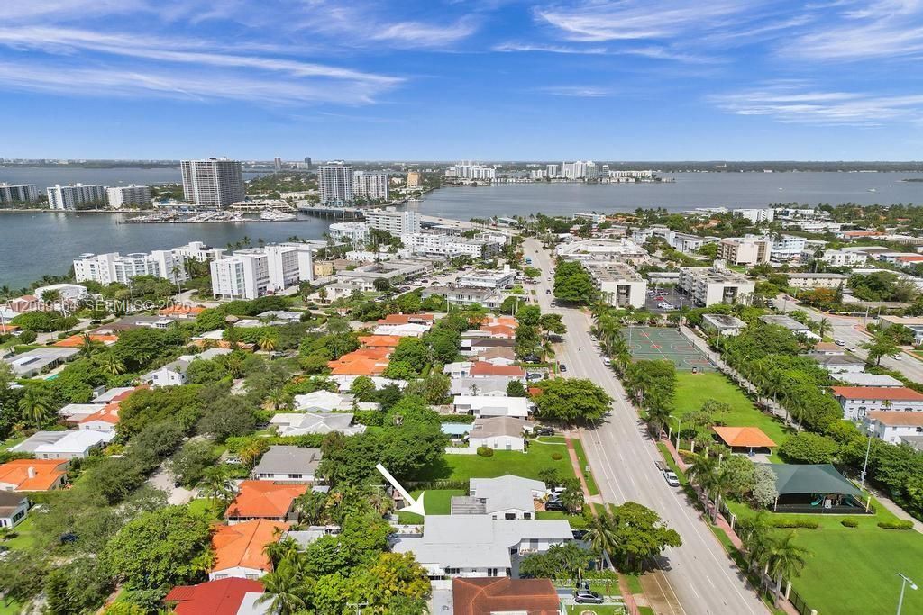 For Sale: $2,300,000 (3 beds, 2 baths, 2286 Square Feet)
