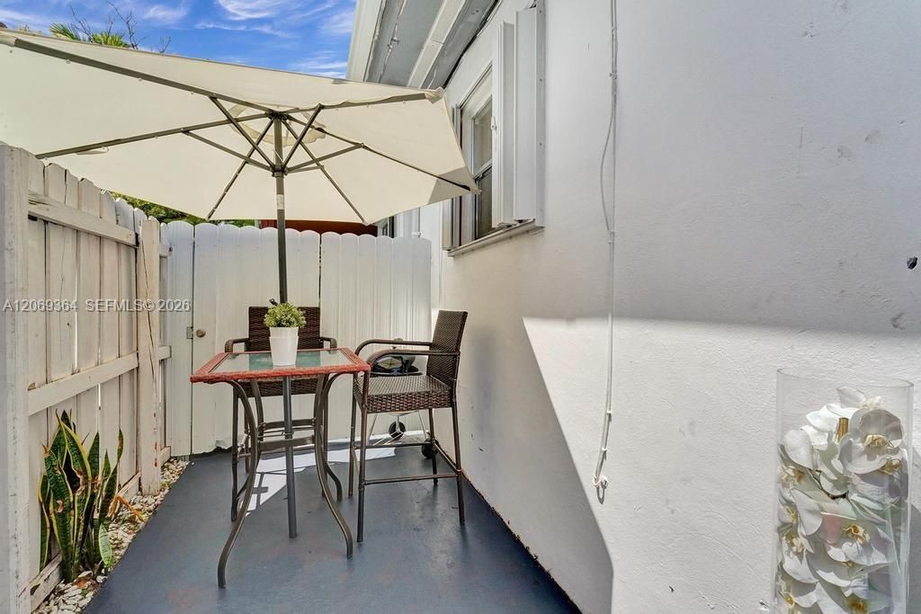 For Sale: $2,300,000 (3 beds, 2 baths, 2286 Square Feet)