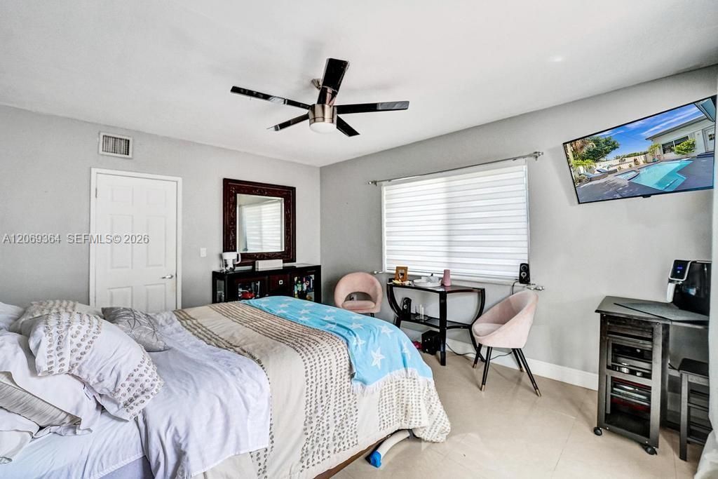 For Sale: $2,300,000 (3 beds, 2 baths, 2286 Square Feet)