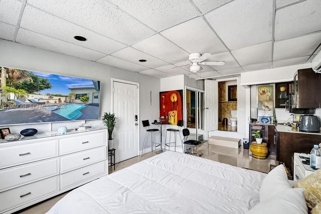 For Sale: $2,300,000 (3 beds, 2 baths, 2286 Square Feet)