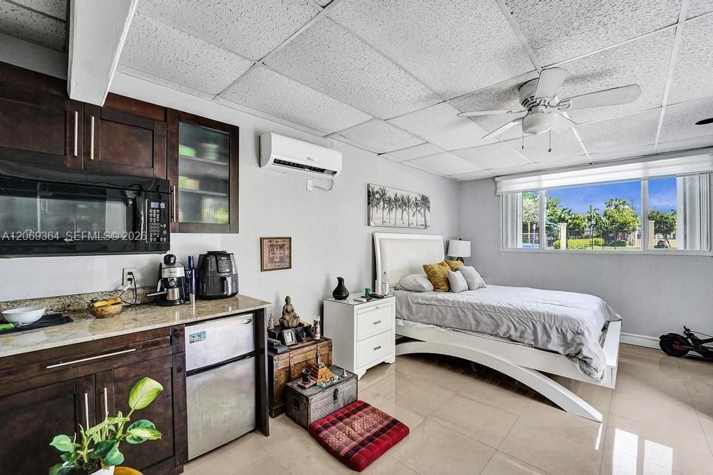 For Sale: $2,300,000 (3 beds, 2 baths, 2286 Square Feet)