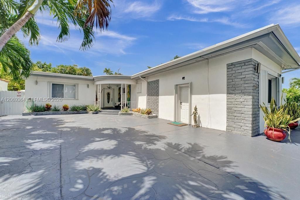For Sale: $2,300,000 (3 beds, 2 baths, 2286 Square Feet)
