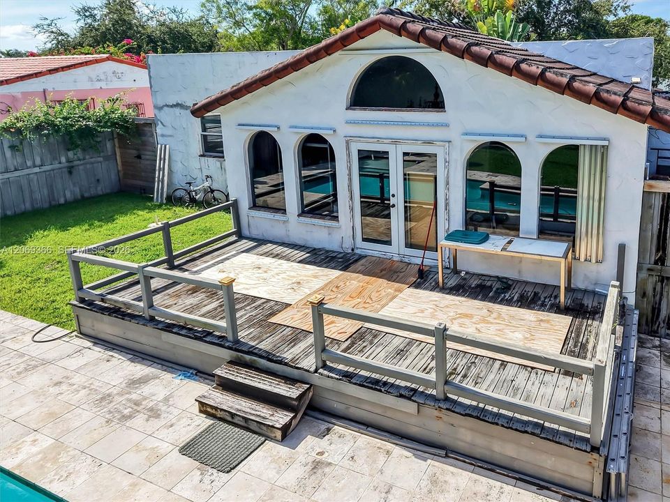 For Sale: $780,000 (2 beds, 1 baths, 1272 Square Feet)