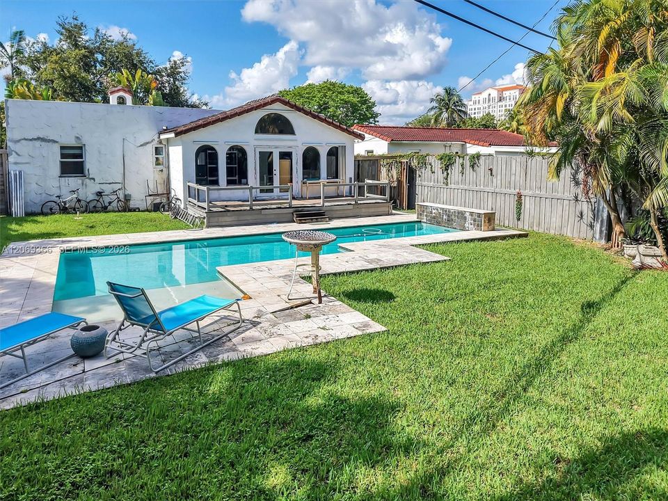 For Sale: $780,000 (2 beds, 1 baths, 1272 Square Feet)