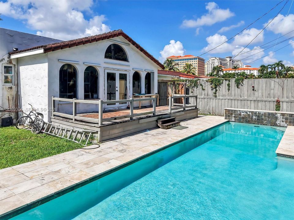 For Sale: $780,000 (2 beds, 1 baths, 1272 Square Feet)
