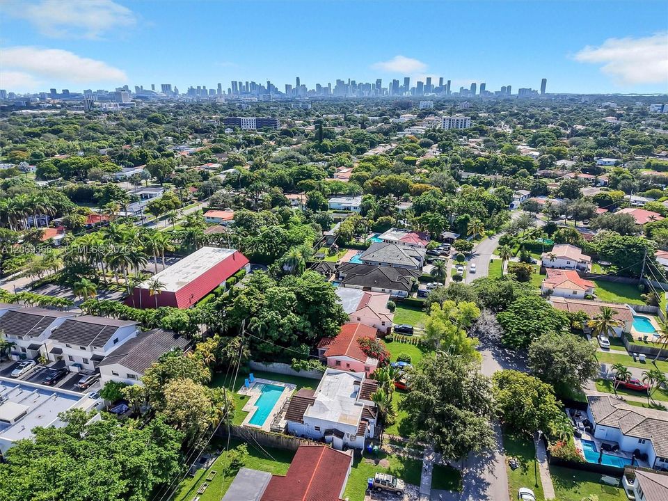 For Sale: $780,000 (2 beds, 1 baths, 1272 Square Feet)