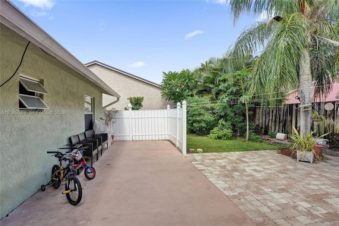 For Sale: $449,900 (3 beds, 2 baths, 1423 Square Feet)