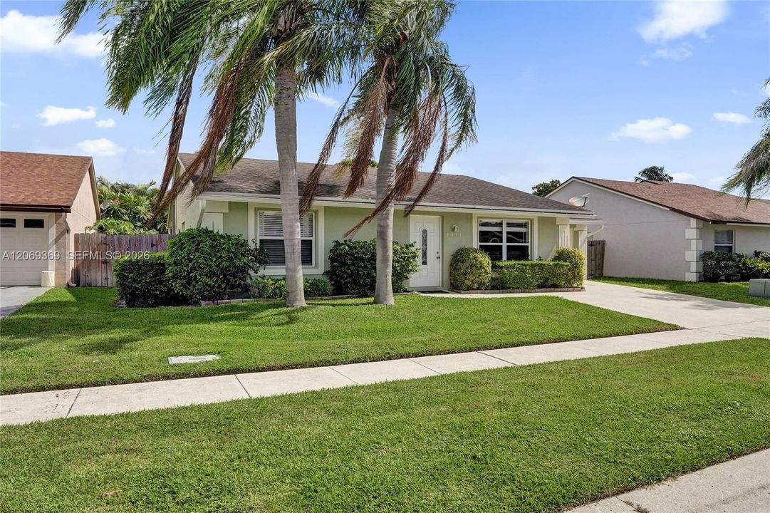 For Sale: $449,900 (3 beds, 2 baths, 1423 Square Feet)