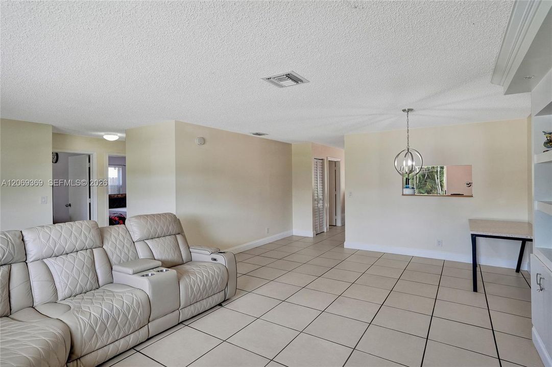 For Sale: $449,900 (3 beds, 2 baths, 1423 Square Feet)