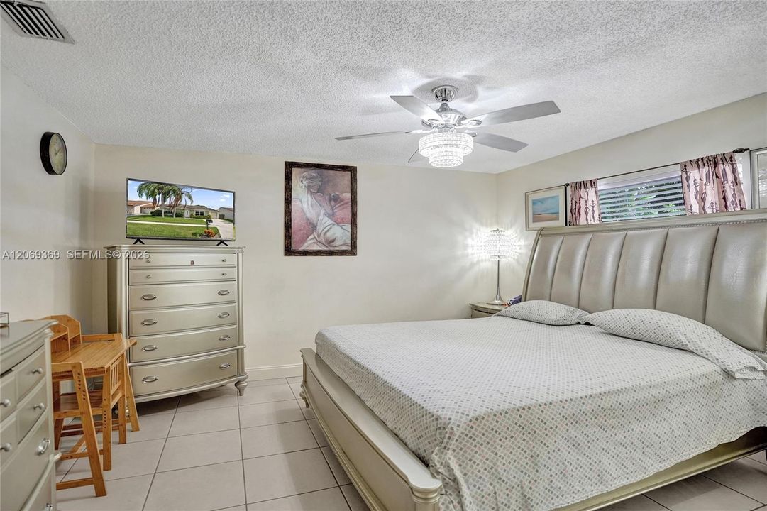 For Sale: $449,900 (3 beds, 2 baths, 1423 Square Feet)