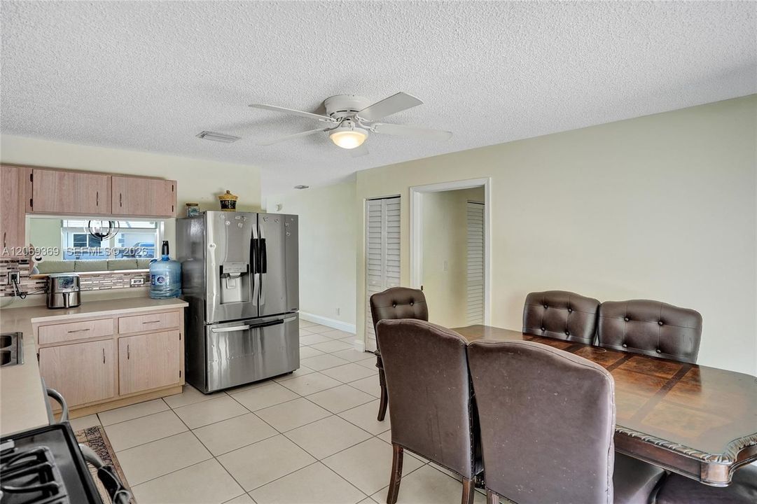 For Sale: $449,900 (3 beds, 2 baths, 1423 Square Feet)