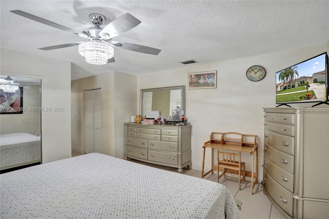 For Sale: $449,900 (3 beds, 2 baths, 1423 Square Feet)