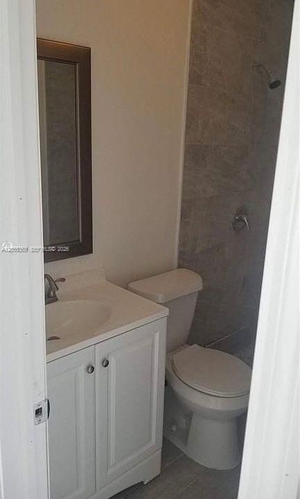 На продажу: $395,999 (3 спален, 2 ванн, 999 Квадратных фут)
