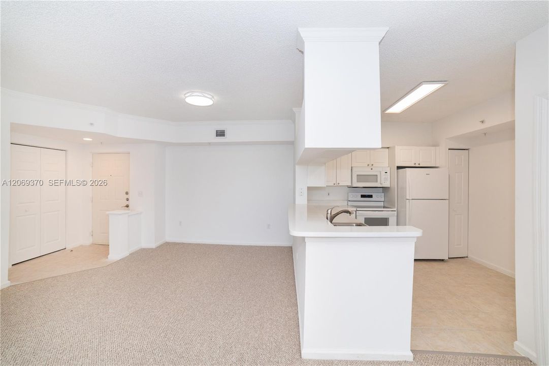 For Sale: $580,000 (2 beds, 2 baths, 1116 Square Feet)
