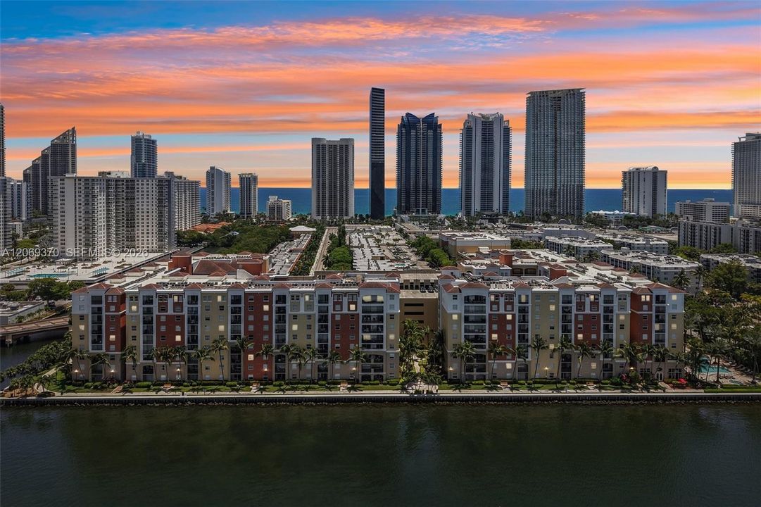 For Sale: $580,000 (2 beds, 2 baths, 1116 Square Feet)