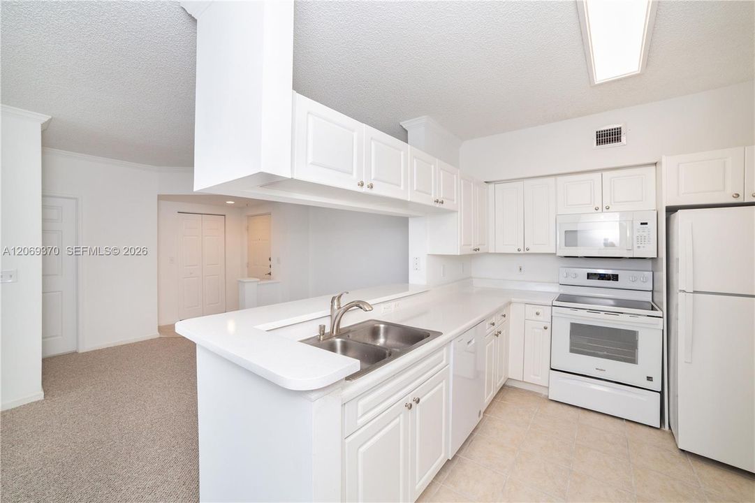 For Sale: $580,000 (2 beds, 2 baths, 1116 Square Feet)
